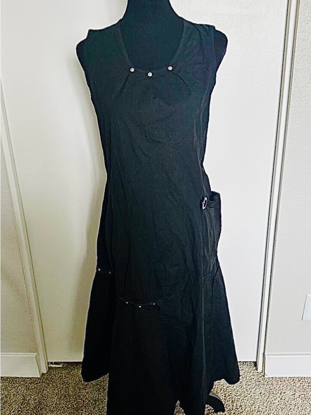Sleeveless Black Pocket Midi Dress - Picture 3 of 5